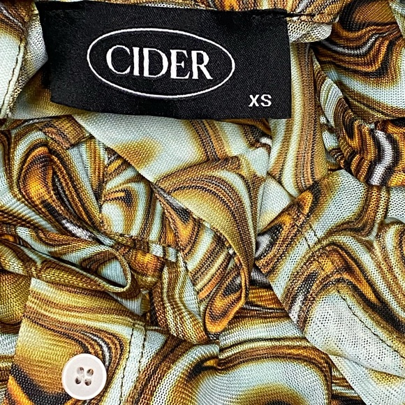 Cropped patterned button-up - Picture 9 of 9